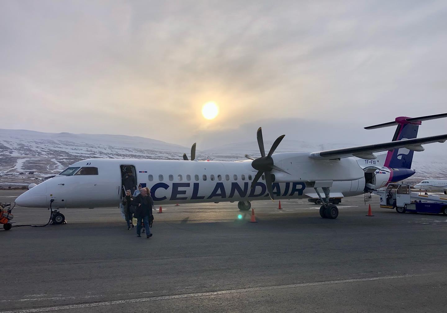 Icelandair Dash 8 in winter