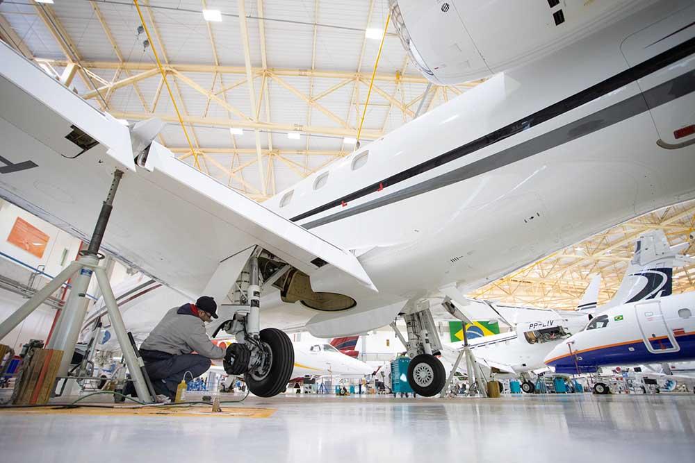 Technician working in Embraer's Sorocaba hangar facilities