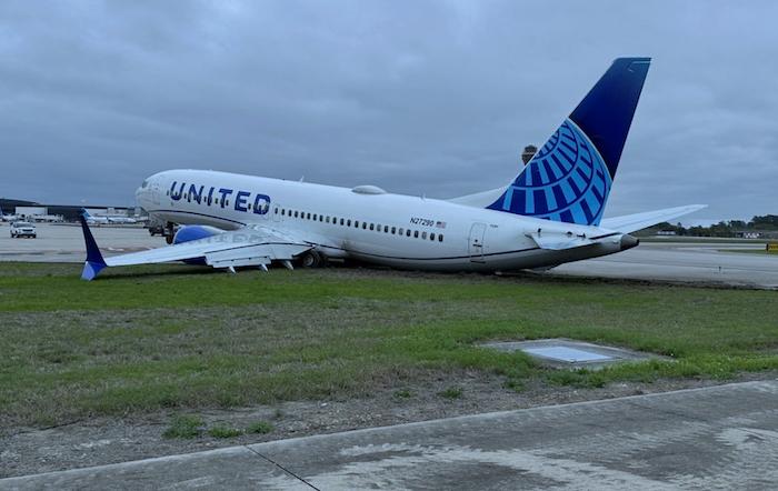 United Airlines 737 MAX 8 off the runway at IAH